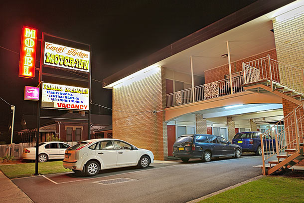 Country Lodge Motor Inn has 33 rooms with a range of configuration to suite difference needs.